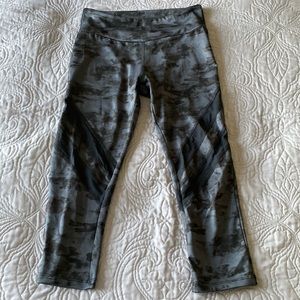 Camo capri workout leggings